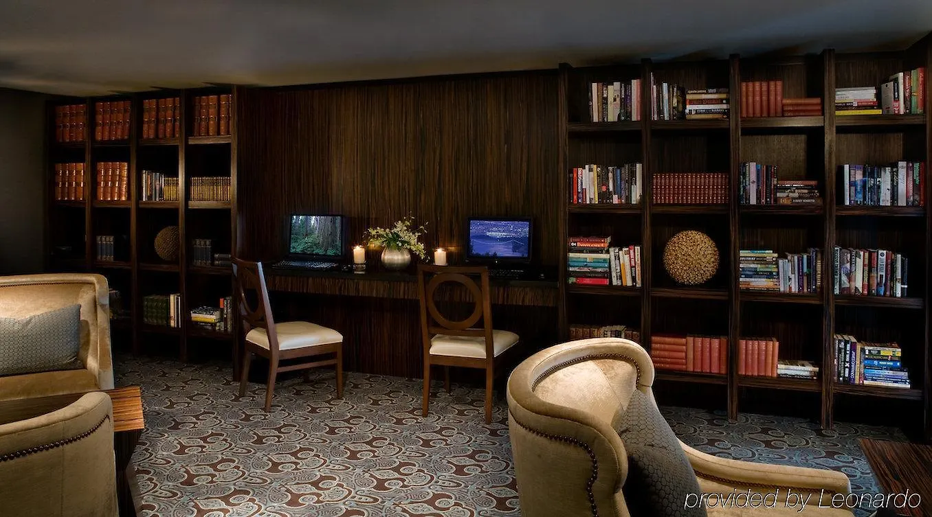 L'Hermitage Hotel Vancouver