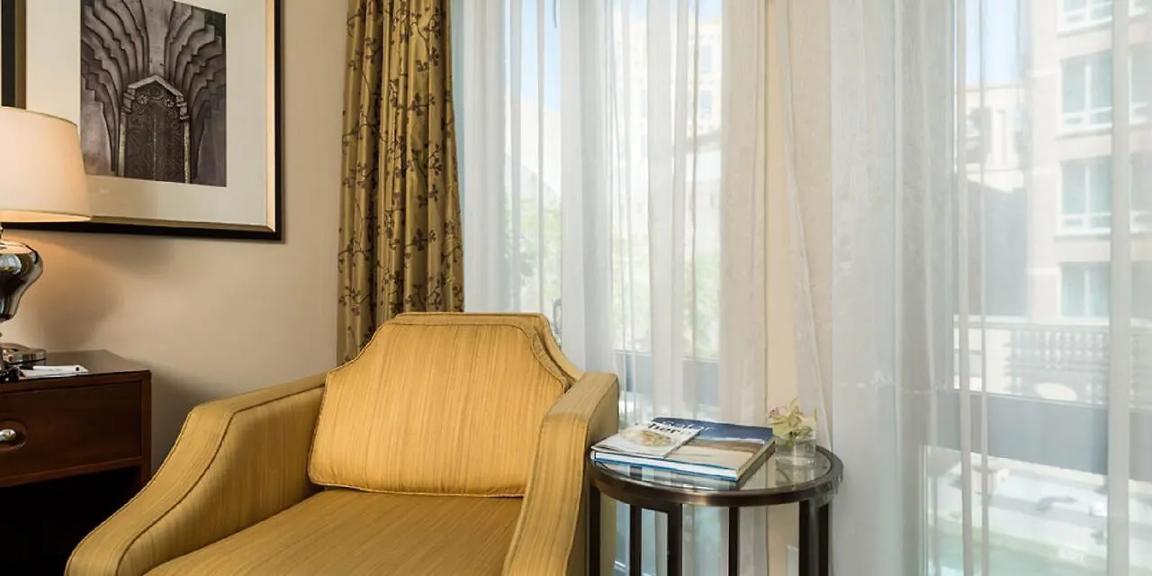 L'Hermitage Hotel Vancouver