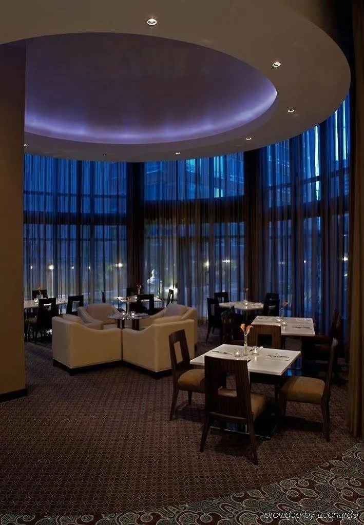 L'Hermitage Hotel Vancouver 4*,