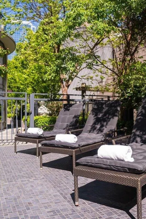 L'Hermitage Hotel Vancouver