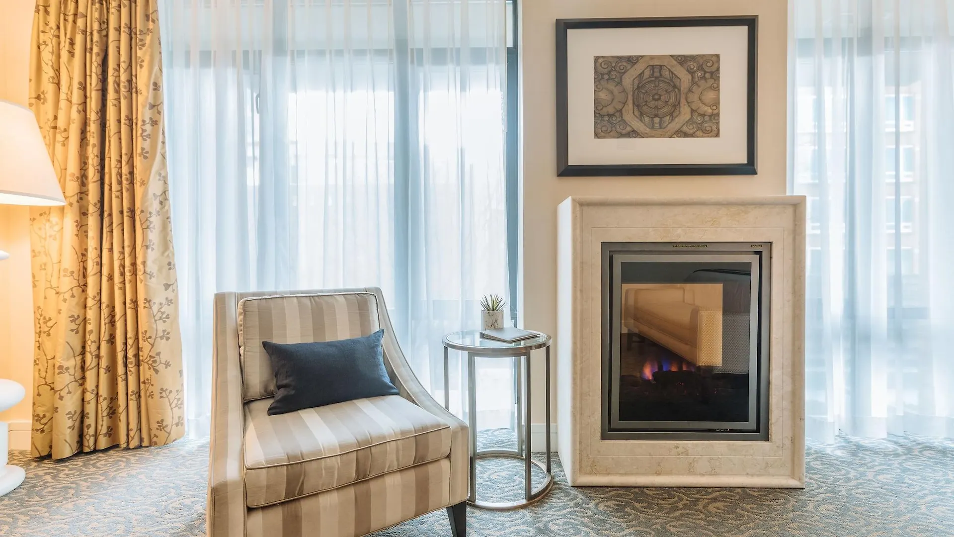 L'Hermitage Hotel Vancouver