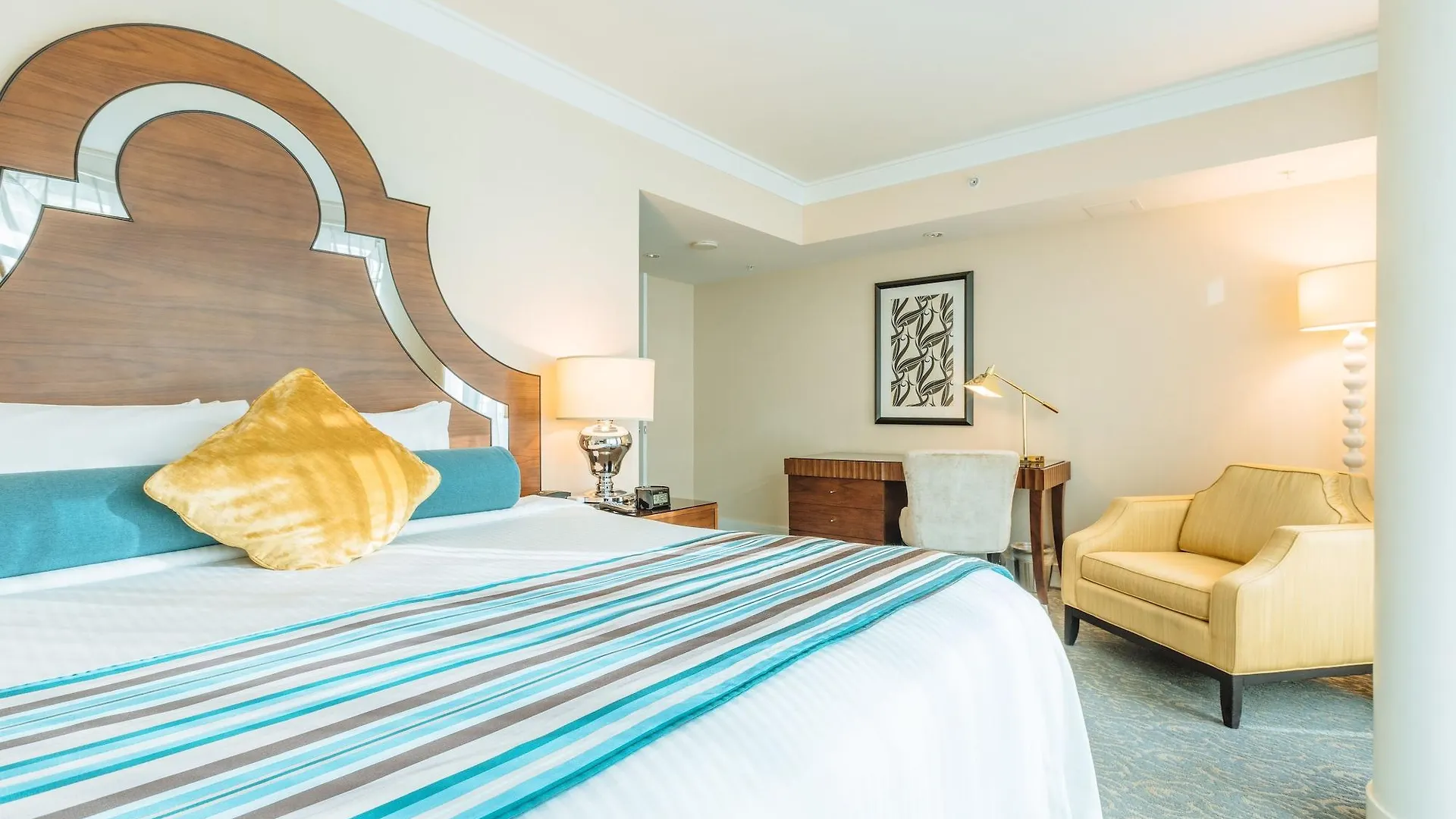 L'Hermitage Hotel Vancouver