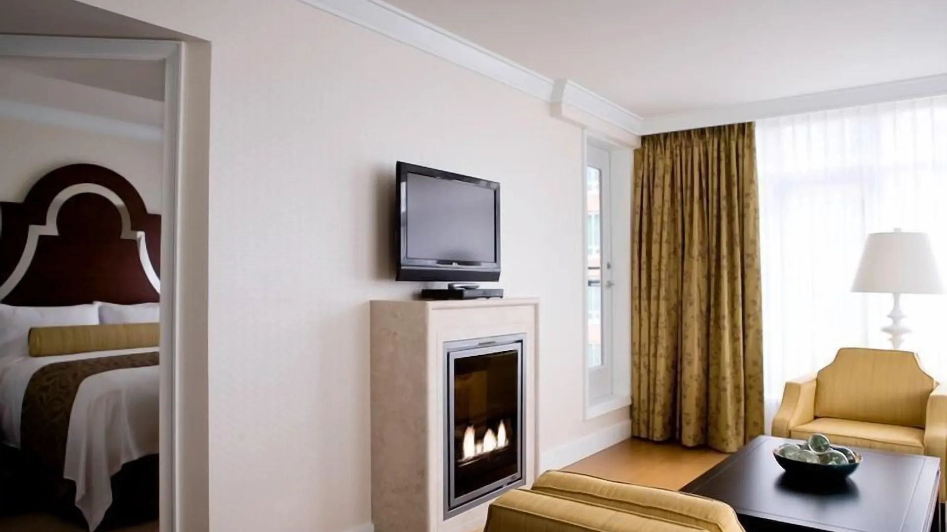 L'Hermitage Hotel Vancouver