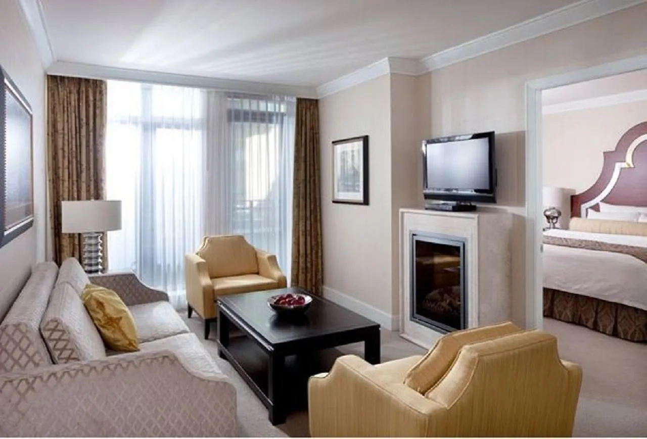 L'Hermitage Hotel Vancouver 4*,