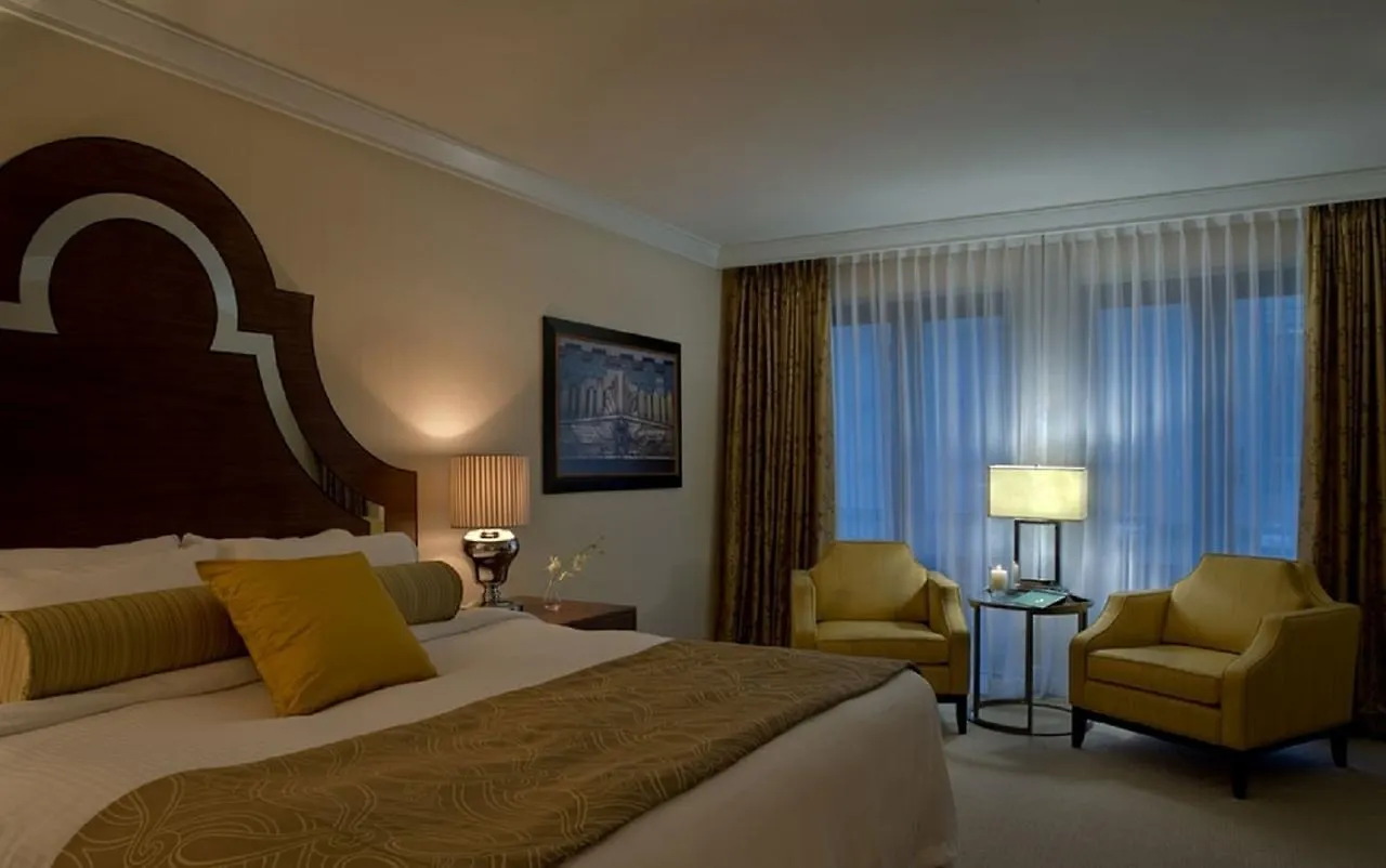 L'Hermitage Hotel Vancouver