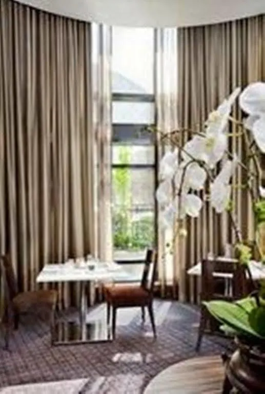 L'Hermitage Hotel Vancouver