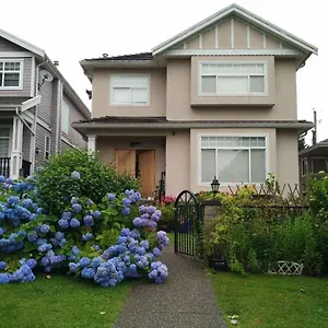 Couette-café Helen's House / Close To Skytrain And Airport