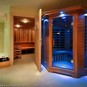 *** Hotel Tyax & Heliskiing Canada
