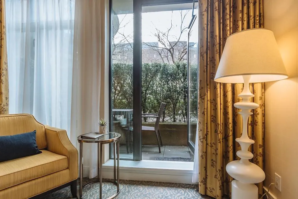 L'Hermitage Hotel Vancouver