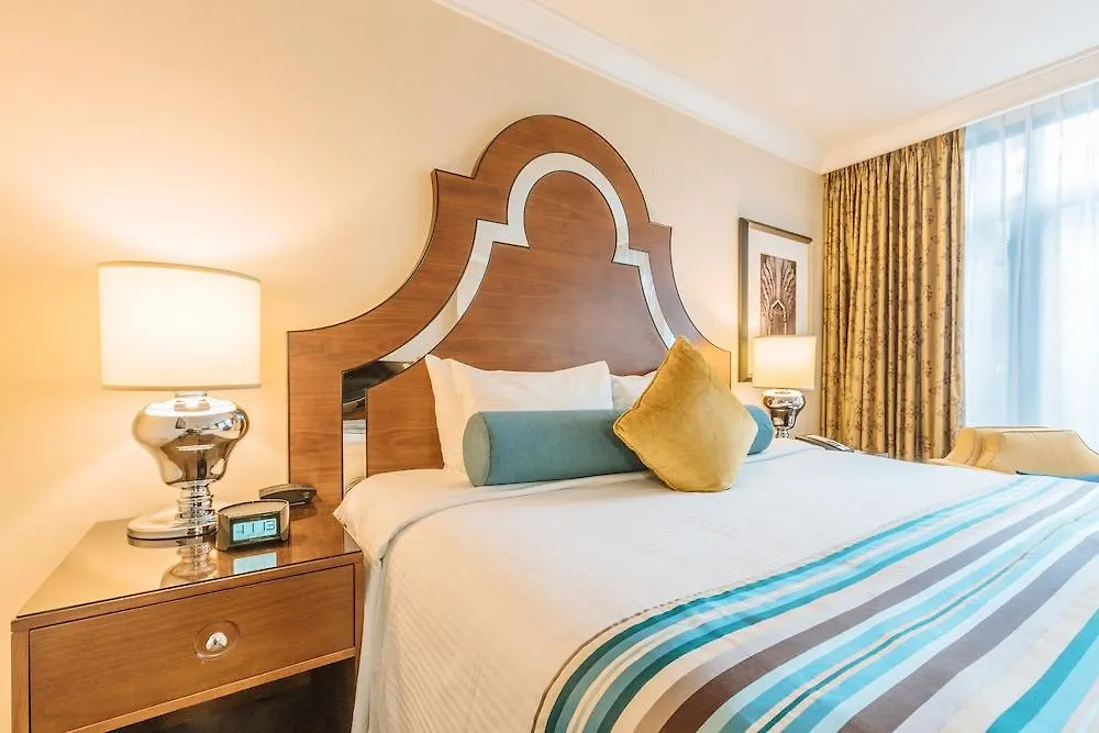 L'Hermitage Hotel Vancouver