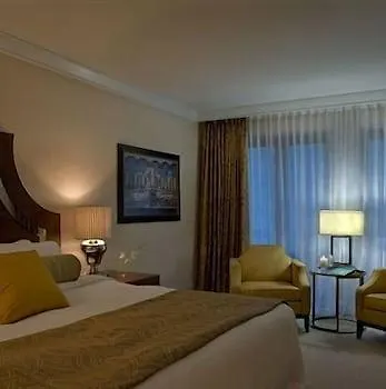 L'Hermitage Hotel Vancouver