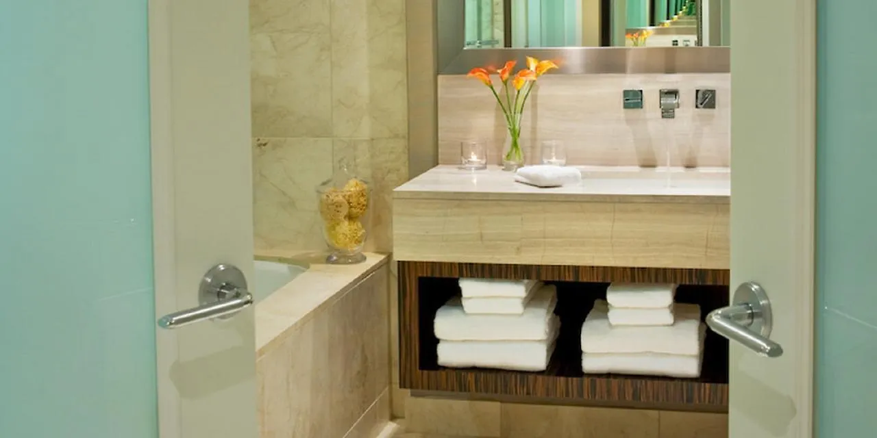 L'Hermitage Hotel Vancouver