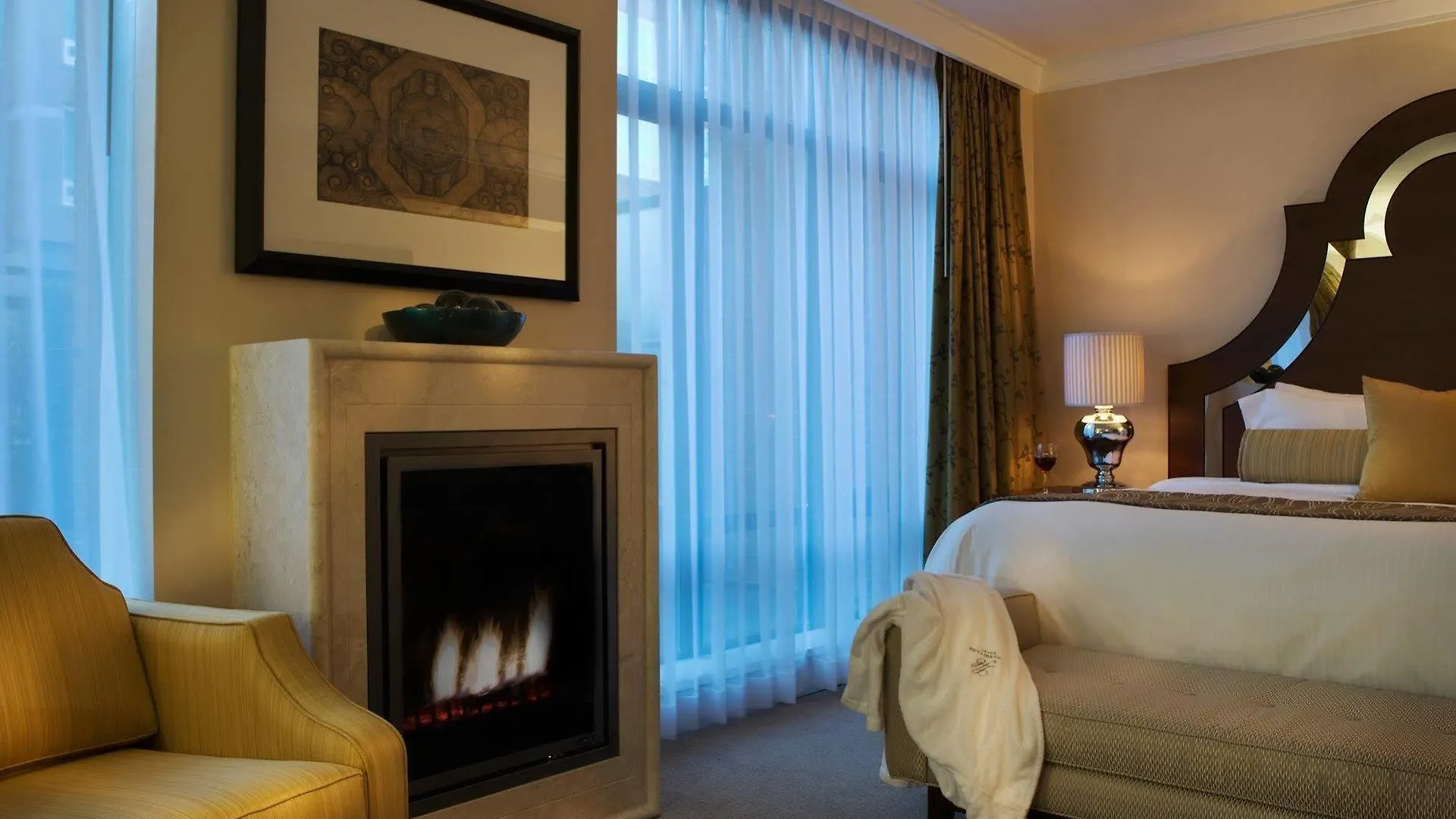 L'Hermitage Hotel Vancouver